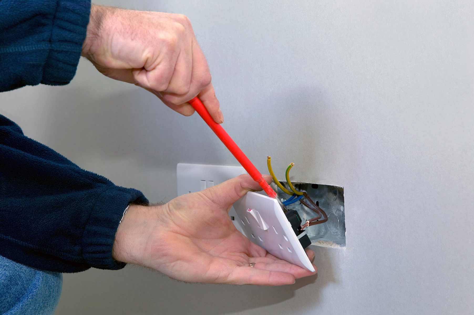 Our electricians can install plug sockets for domestic and commercial proeprties in Market Warsop and the local area. 